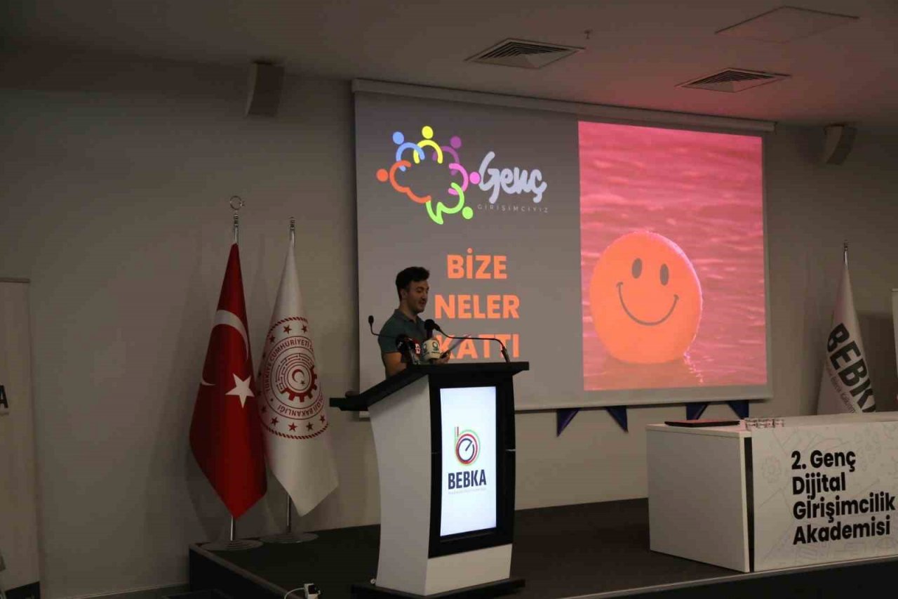 2. Genç Dijital Girişimcilik Akademisi mezunlarını verdi