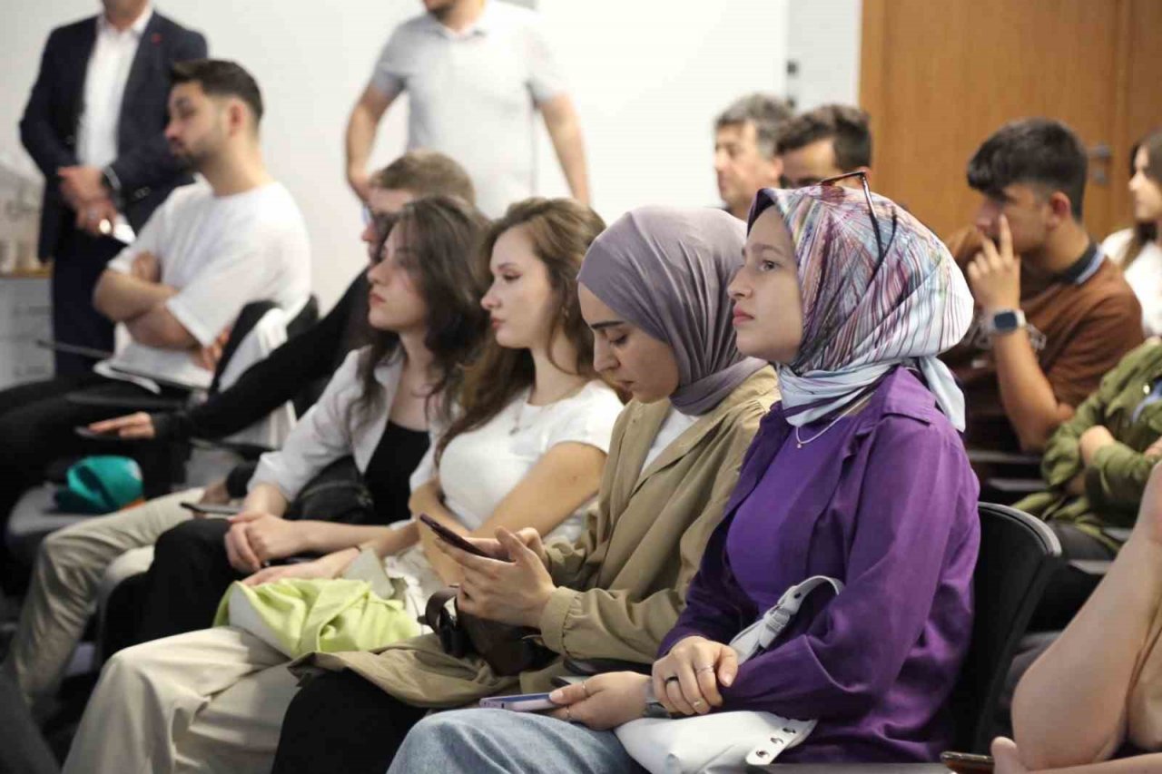 2. Genç Dijital Girişimcilik Akademisi mezunlarını verdi