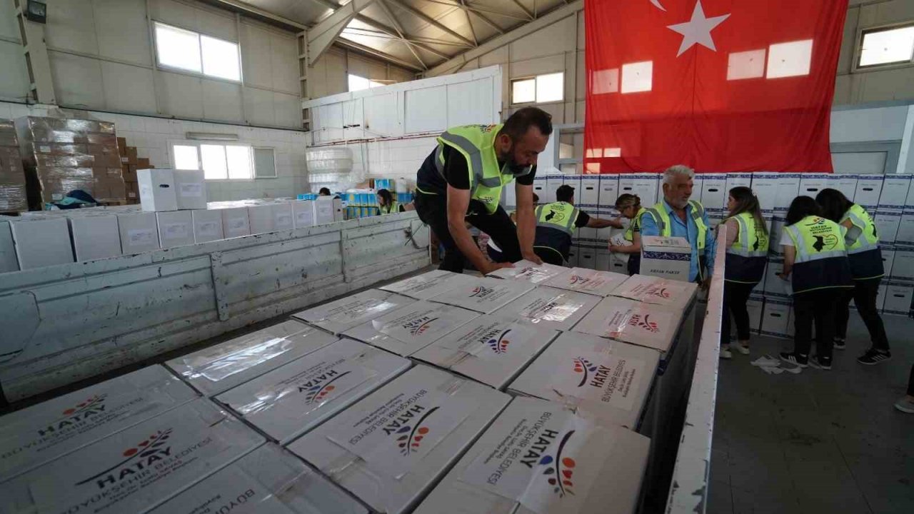 Hatay’ın 15 ilçesine gıda ve hijyen kolisi