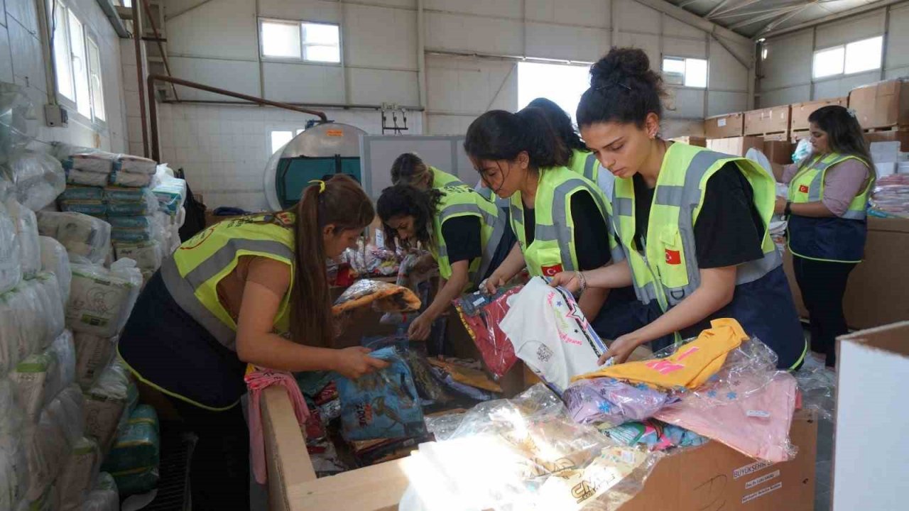 Hatay’ın 15 ilçesine gıda ve hijyen kolisi