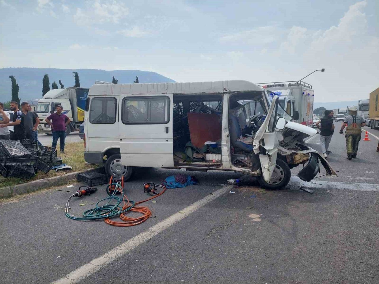 İzmir’de iki ayrı feci kaza: 11 yaralı