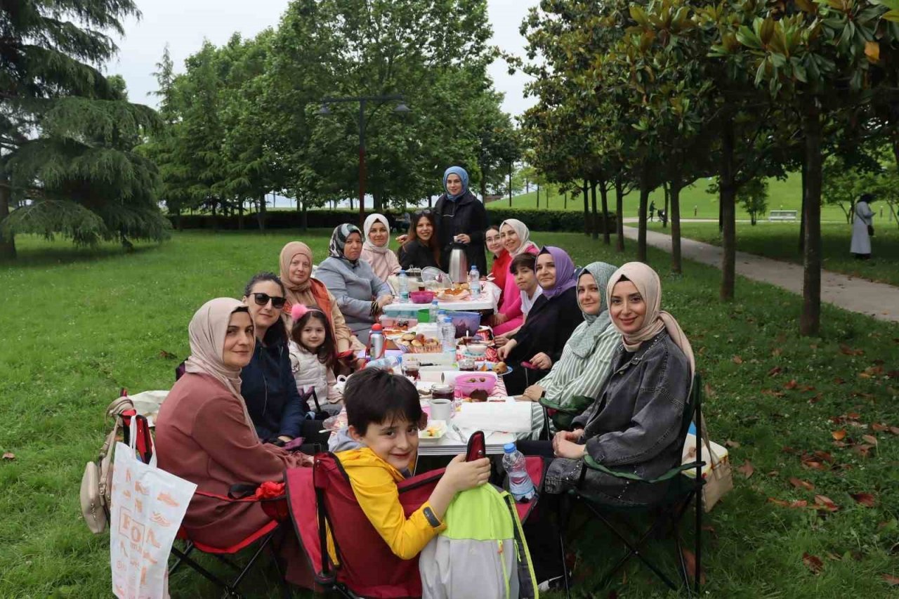 Kadınlar yaza "merhaba" dedi