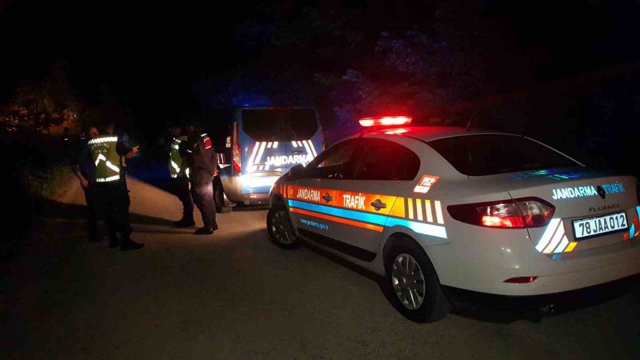 Ters dönen otomobilin sürücüsü yaralandı