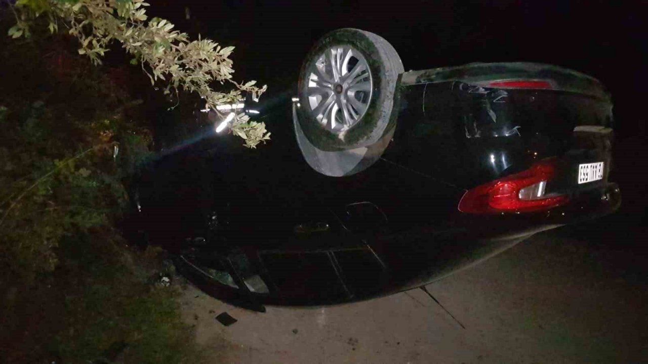 Ters dönen otomobilin sürücüsü yaralandı