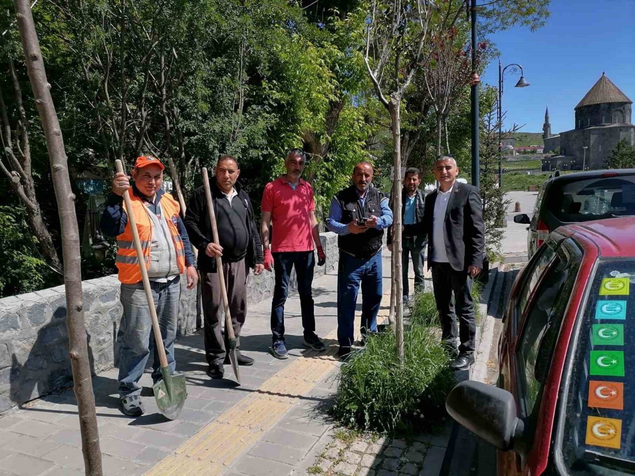 Kars’ta kuruyan ağaçlar değiştiriliyor