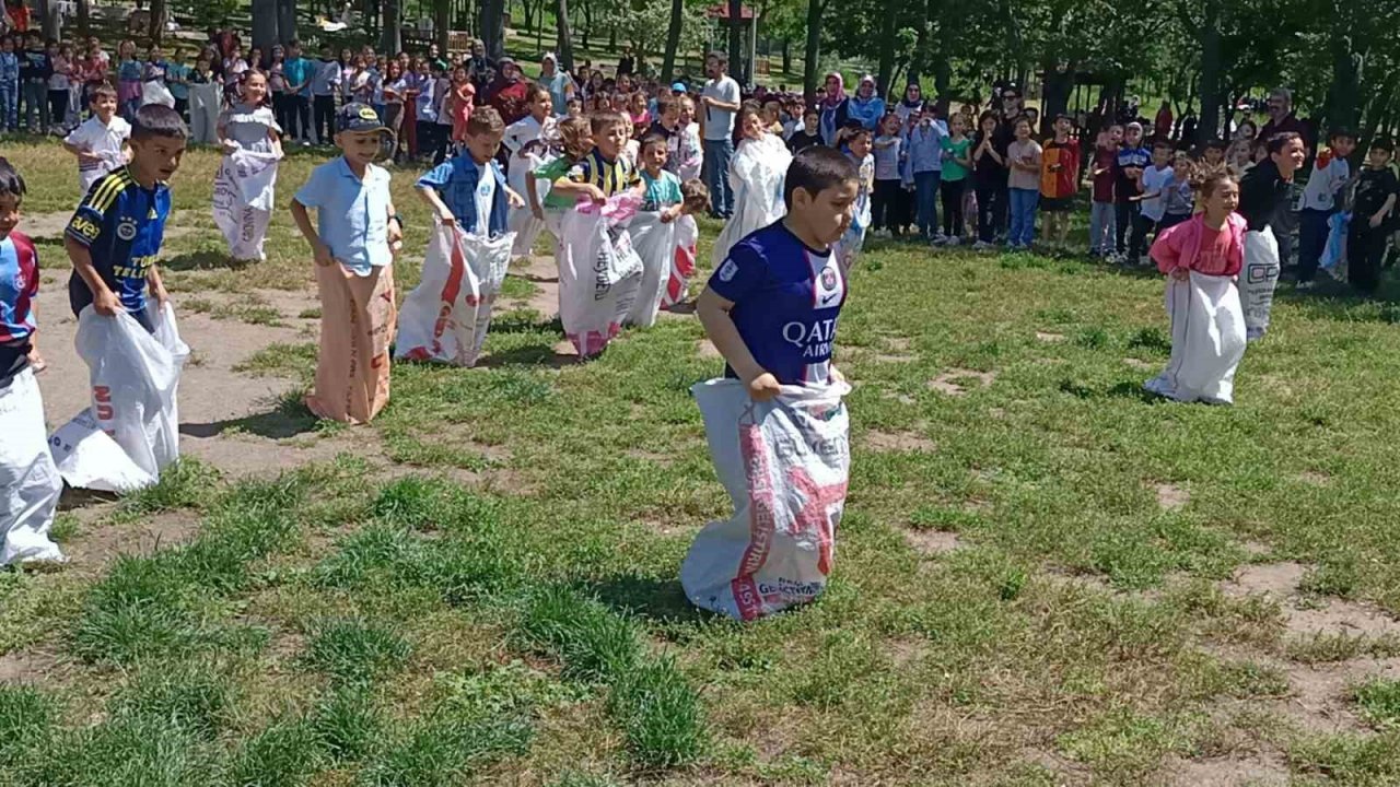 Öğrenciler yılın stresini geleneksel oyunlarla attı