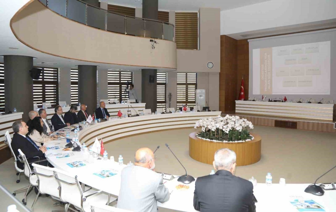 ERÜ’de KAYDEM Kayseri Değerler Eğitimi Merkezi ile iş birliği toplantısı gerçekleştirildi