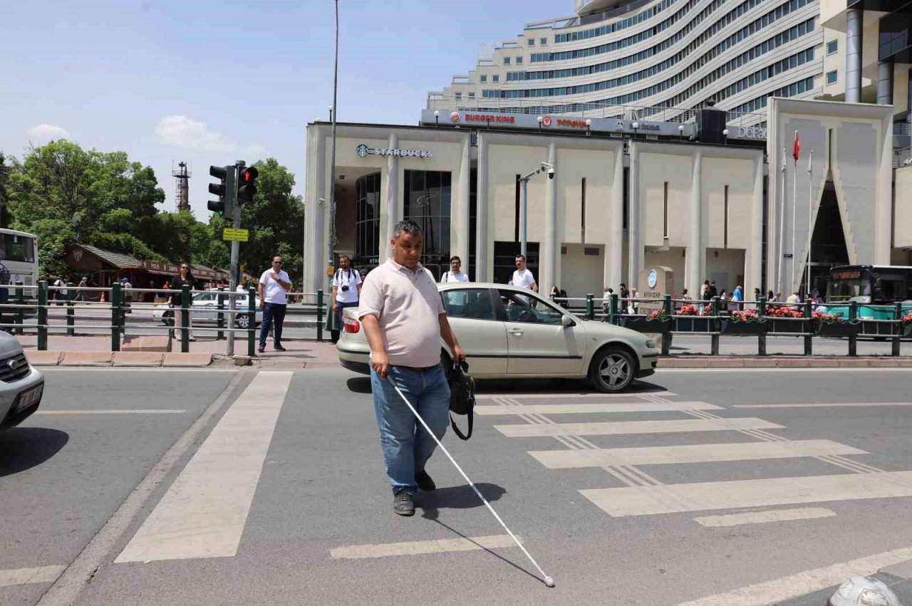 Görme engellilerin hayatını kolaylaştıran uygulama: Erişilebilir Yaya Butonları
