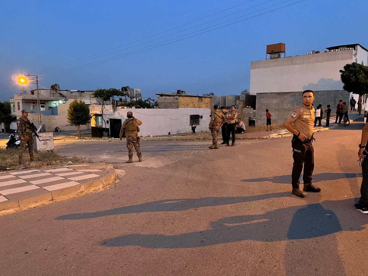 Kilis’te kardeşlerin silahlı kavgasında 2 kadın yaralandı