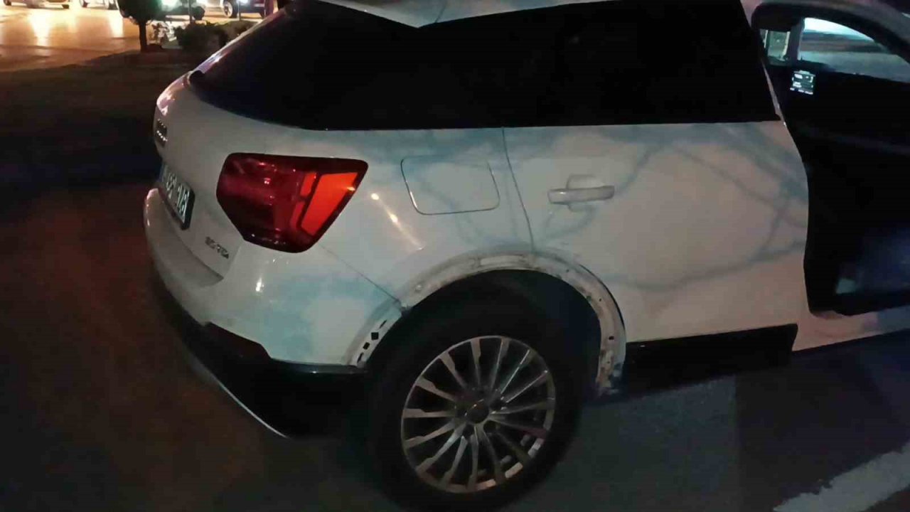 Kavşakta yaşanan kaza trafiği kilitledi