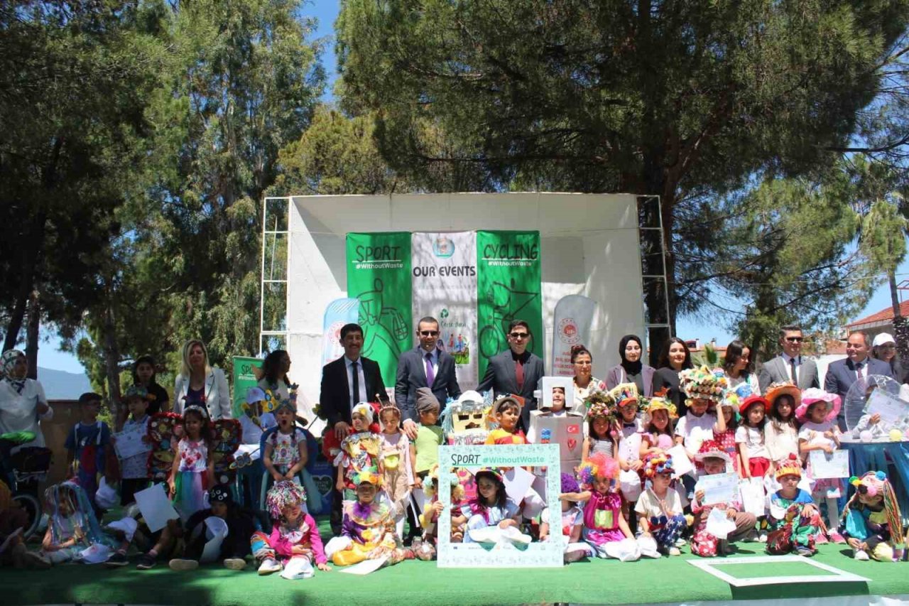 Köyceğiz’de ileri dönüşüm ürünleriyle defile gerçekleştirildi