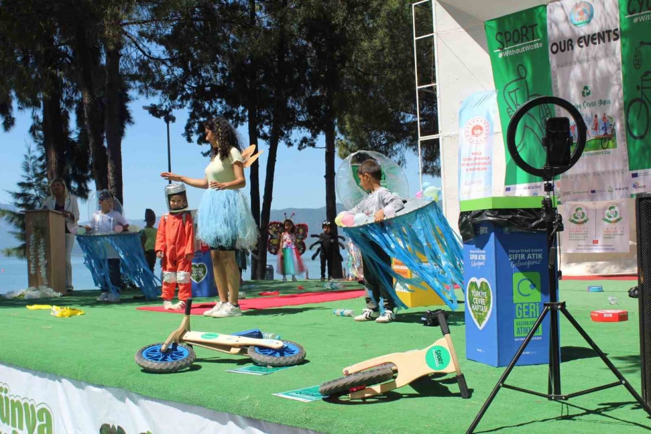 Köyceğiz’de ileri dönüşüm ürünleriyle defile gerçekleştirildi