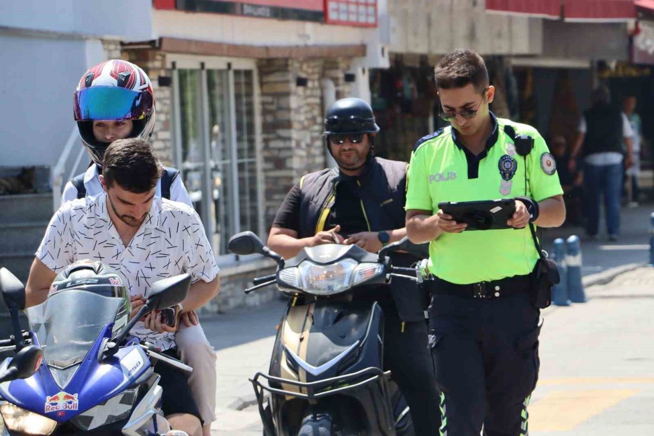 Kuşadası’nda kurallara uymayan motosiklet sürücülerine rekor ceza