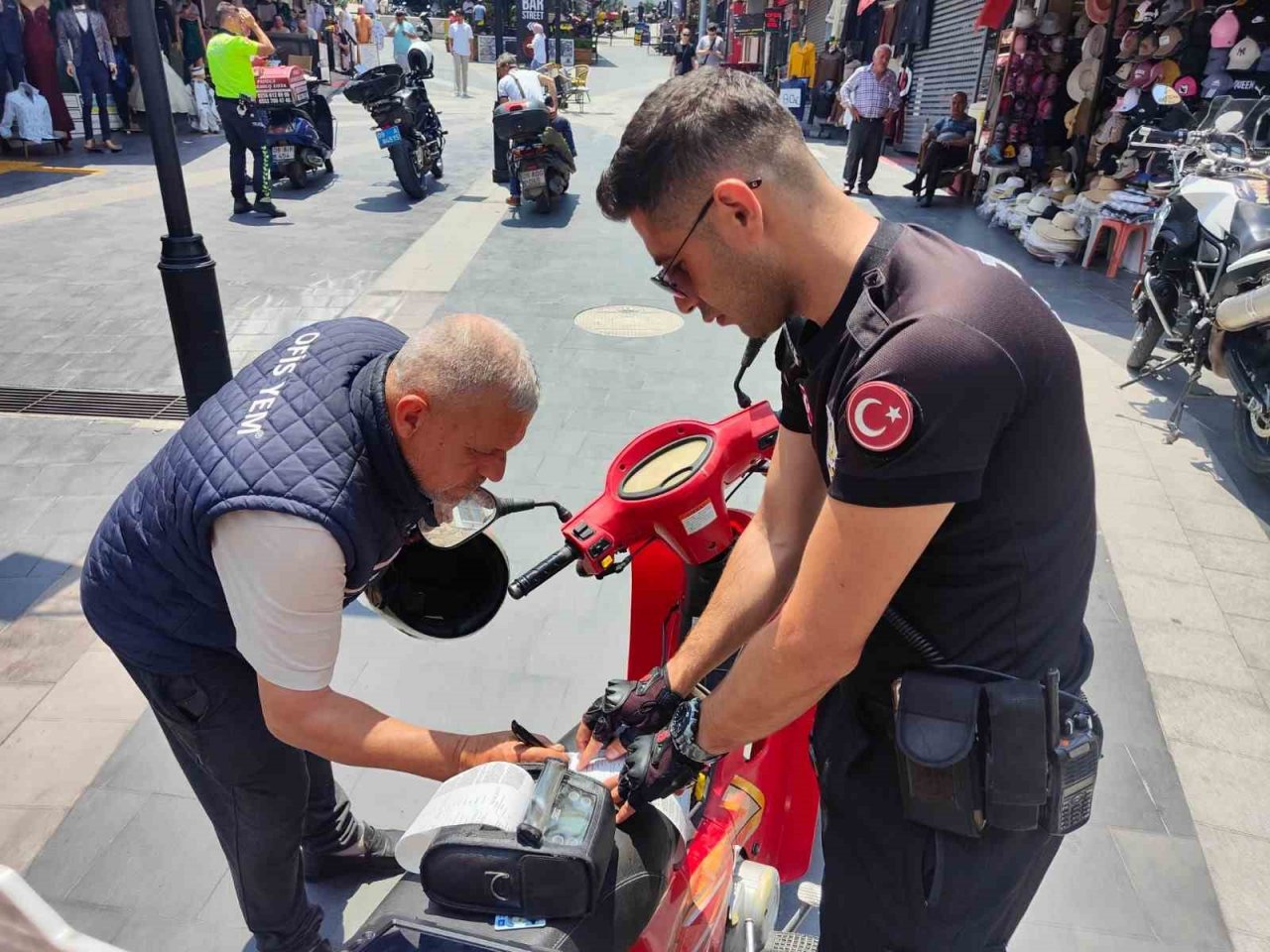 Kuşadası’nda kurallara uymayan motosiklet sürücülerine rekor ceza
