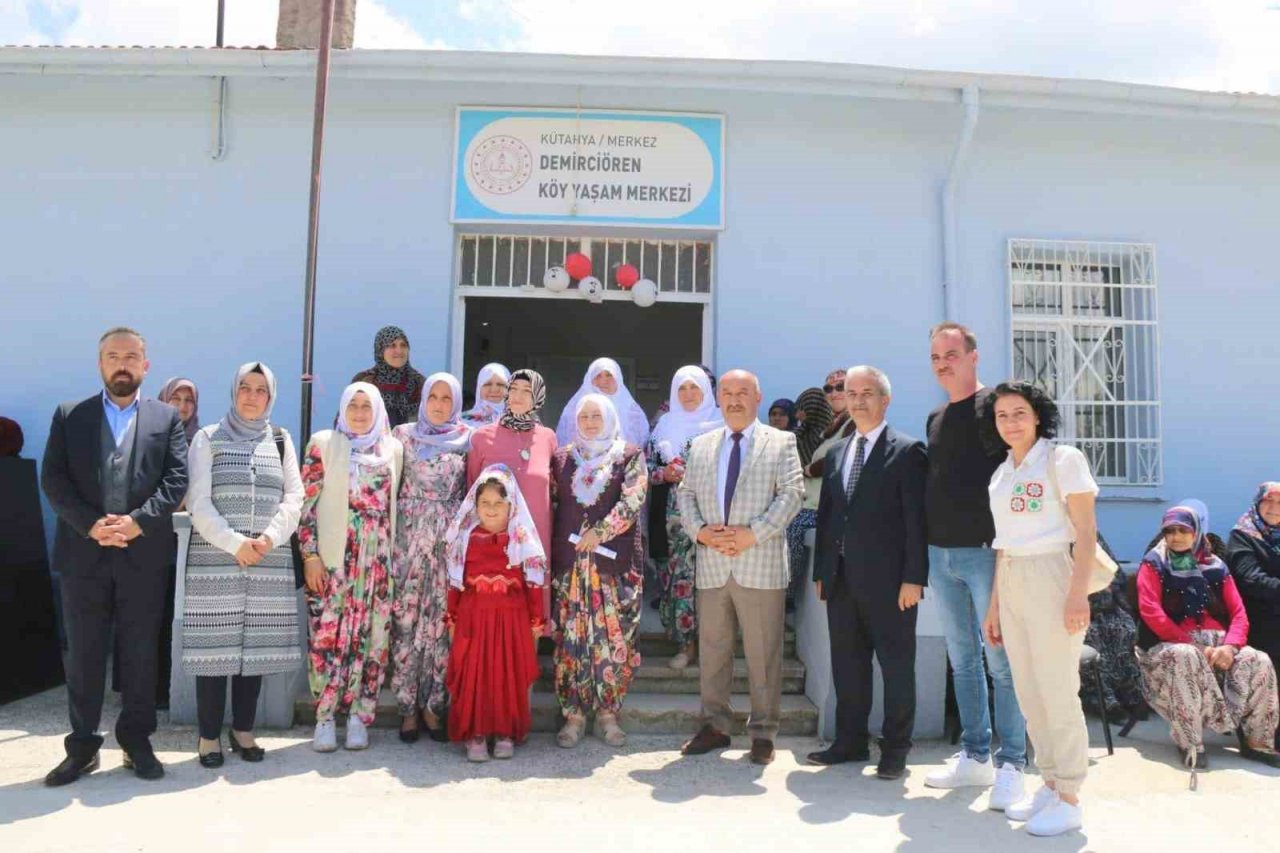 Kütahya Demirciören Köy Yaşam Merkezi’nde ilk ürünler sergilendi