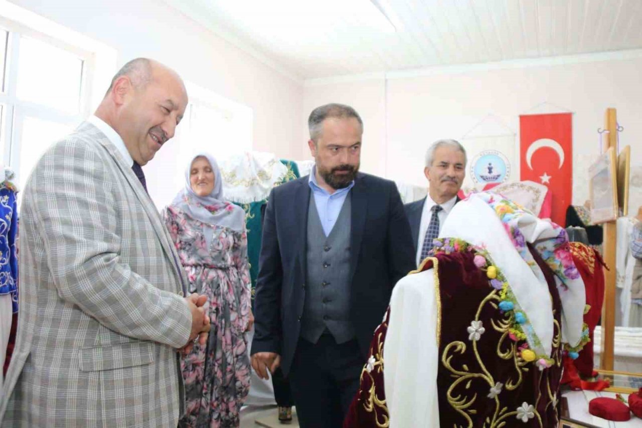 Kütahya Demirciören Köy Yaşam Merkezi’nde ilk ürünler sergilendi