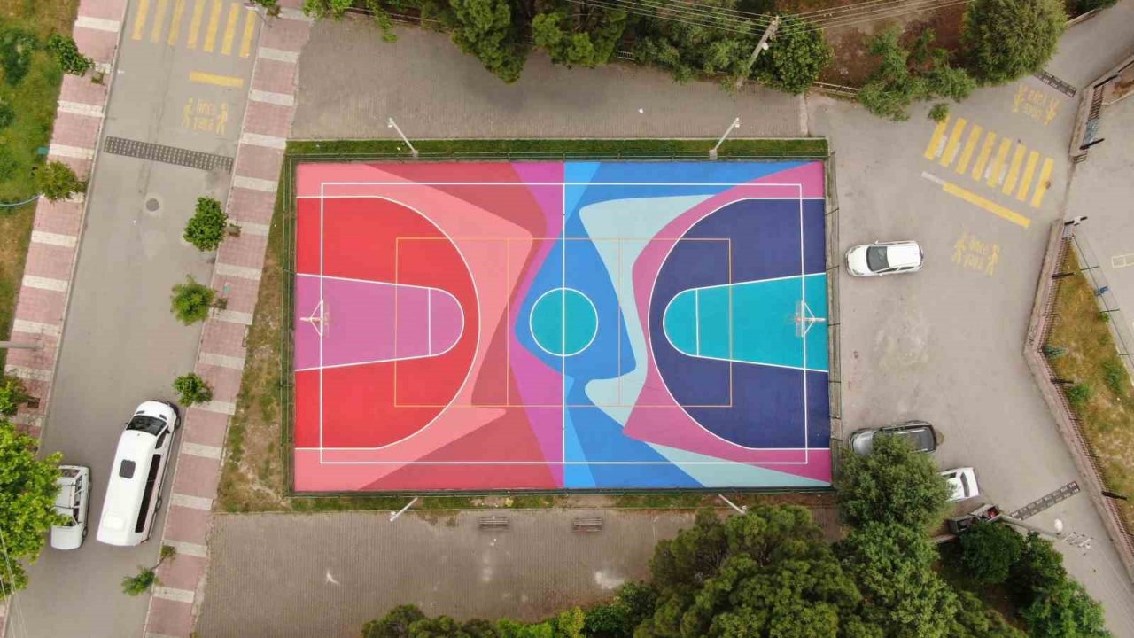 Yunusemre’den iki sahada zemin yenileme çalışması