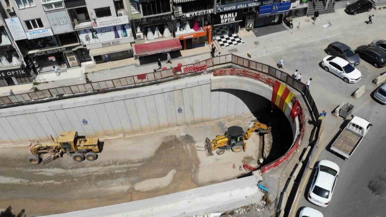 Maltepe’de tünel çalışmasında doğal gaz patlaması: Yol yayalara kapatıldı