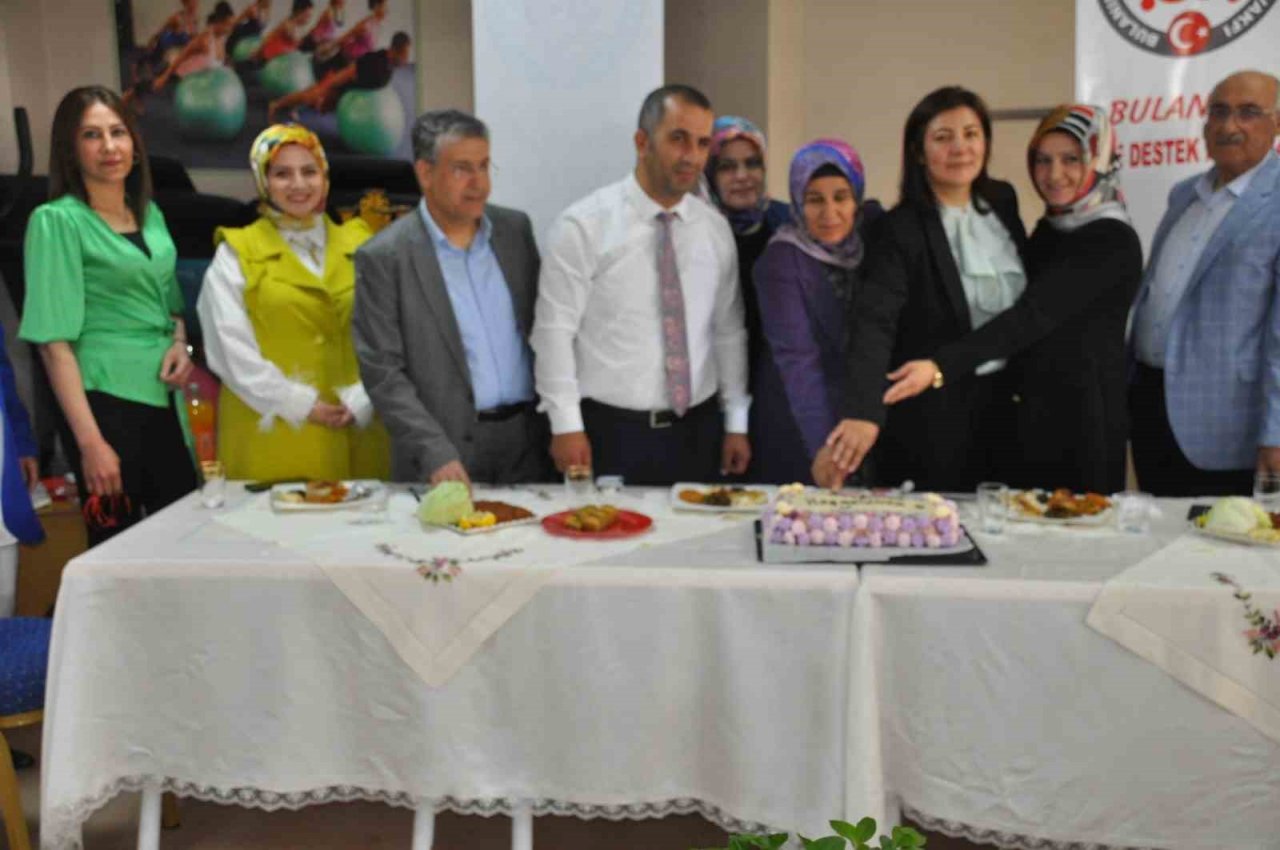 Bulanık’ta depremzedeler yararına yılsonu sergisi