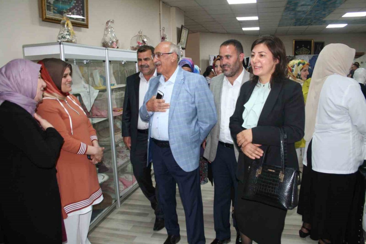 Bulanık’ta depremzedeler yararına yılsonu sergisi