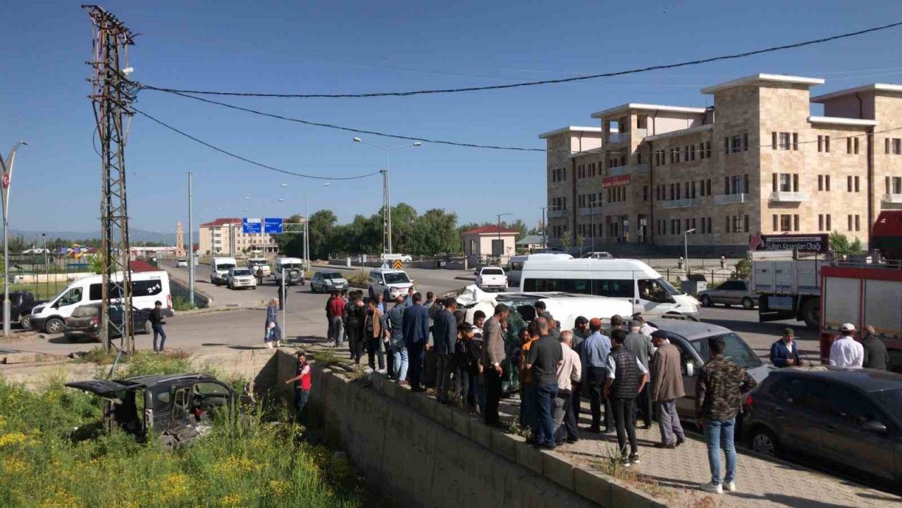 Muş’ta trafik kazası: 6’sı öğrenci 9 yaralı