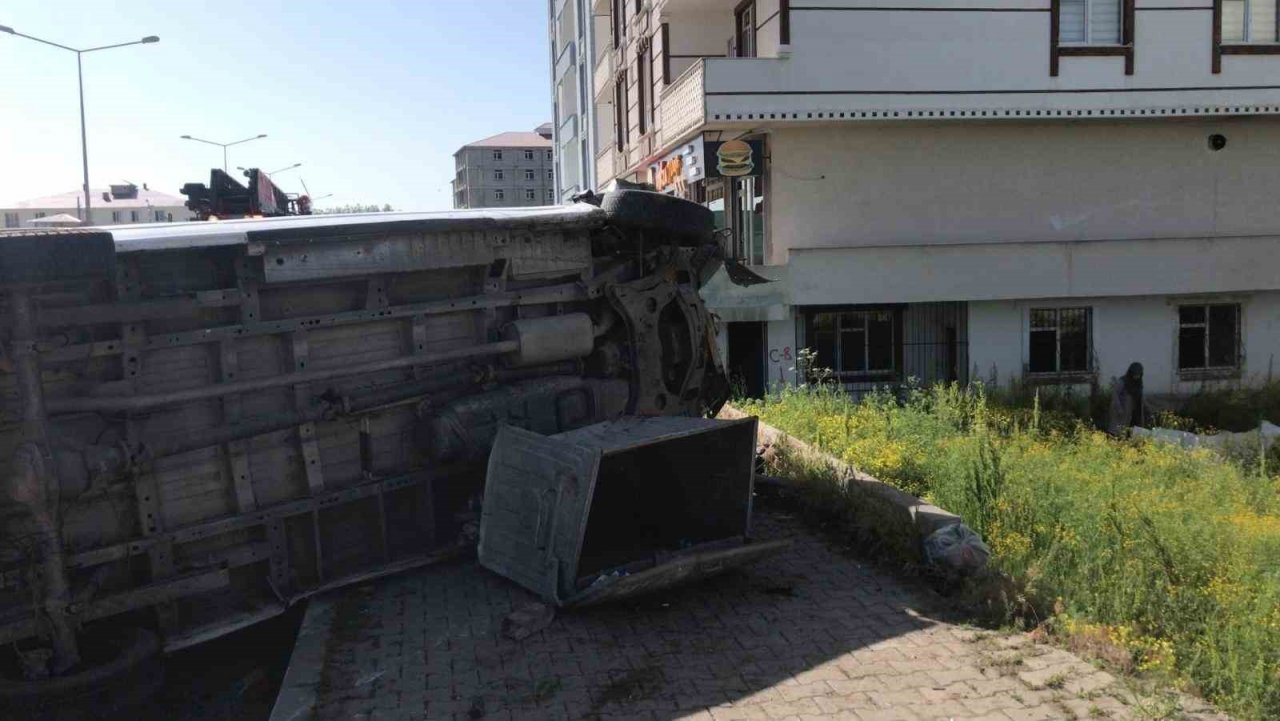 Muş’ta trafik kazası: 6’sı öğrenci 9 yaralı