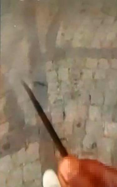 Eşinin boğazını kesip 12 yerinden bıçaklamıştı, olayın odağındaki tanık konuştu