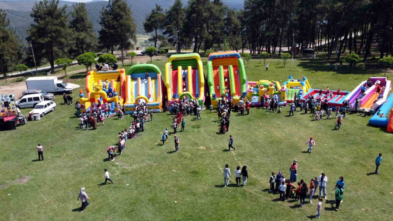 Orhaneli’nde şölen havasında yılsonu sergisi