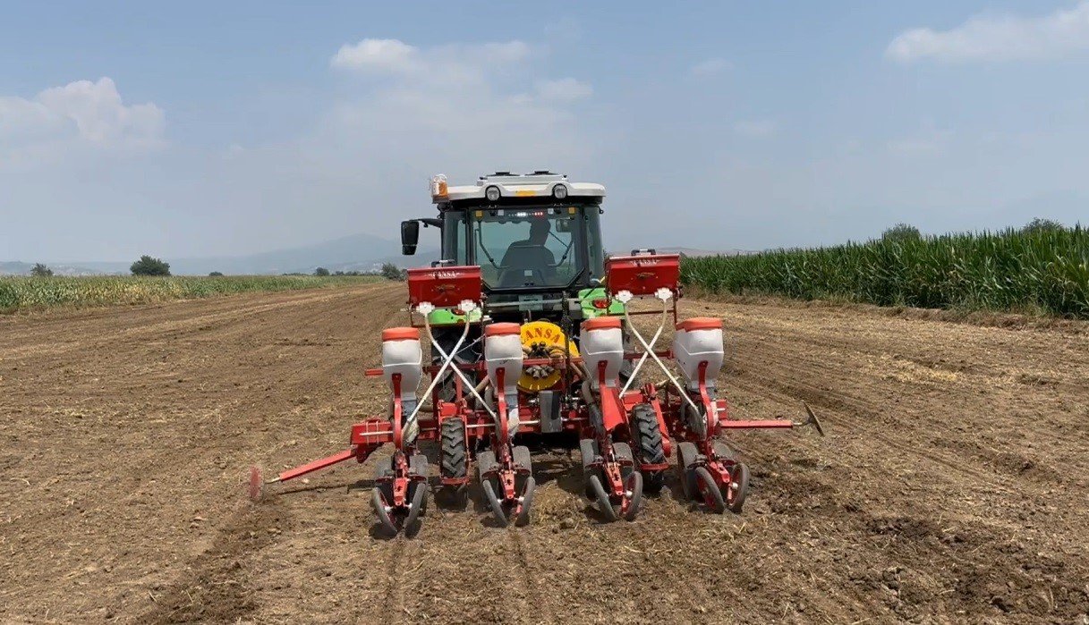 Osmaniye’de 41,7 ton soya tohumu toprakla buluştu