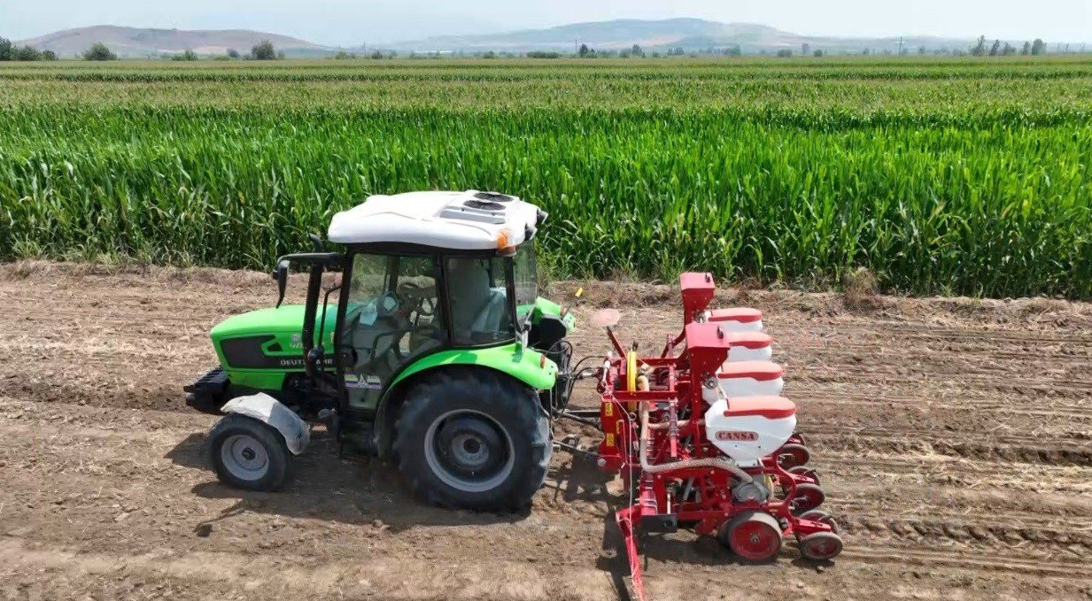 Osmaniye’de 41,7 ton soya tohumu toprakla buluştu
