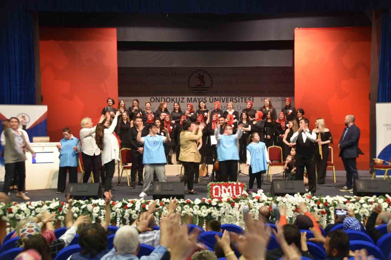 Otizmli çocukların annelerinden konser