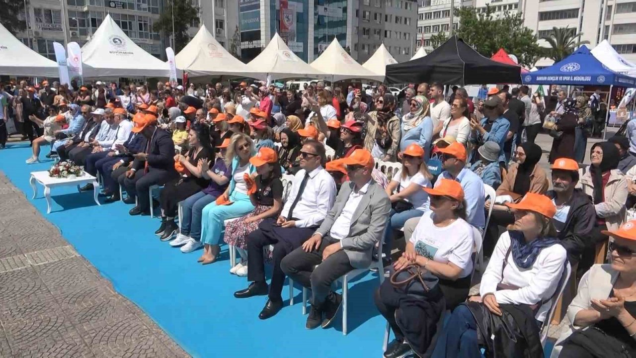 135 müzik öğretmeninden meydanda unutulmaz konser