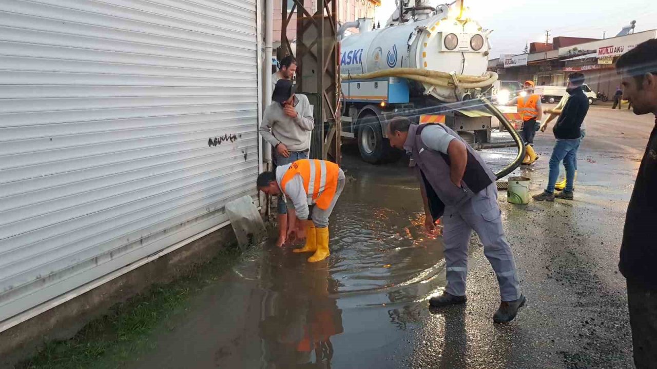 Samsun’da selden etkilenen balıklar ırmağa bırakıldı