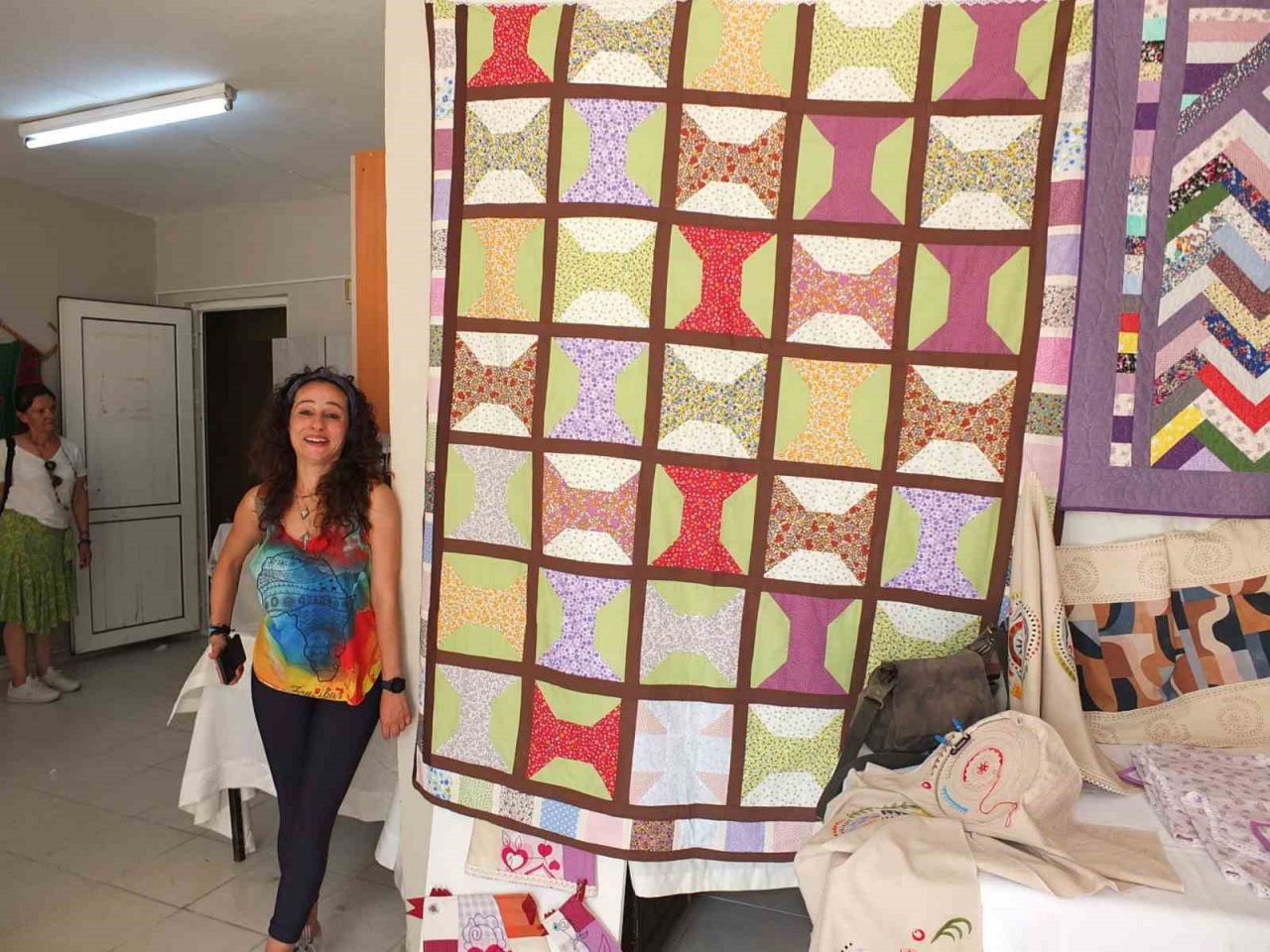 Bu sergideki ürünlerin geliri kanserli kadınlara