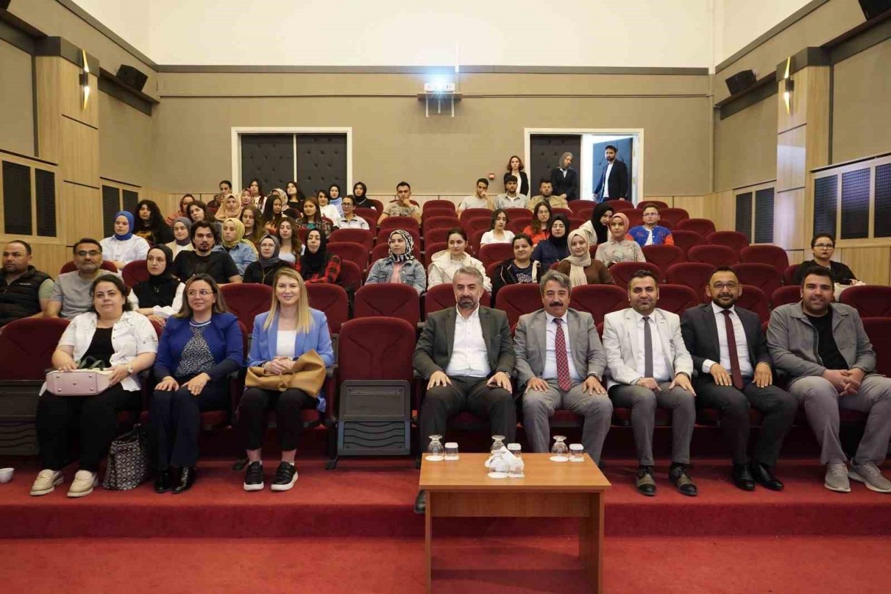 SCÜ’de “Afetlerde Gıda Tedariki ve Beslenme Eğitimi” programı gerçekleştirildi