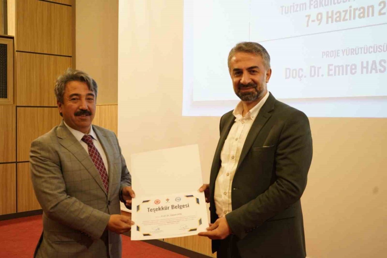 SCÜ’de “Afetlerde Gıda Tedariki ve Beslenme Eğitimi” programı gerçekleştirildi