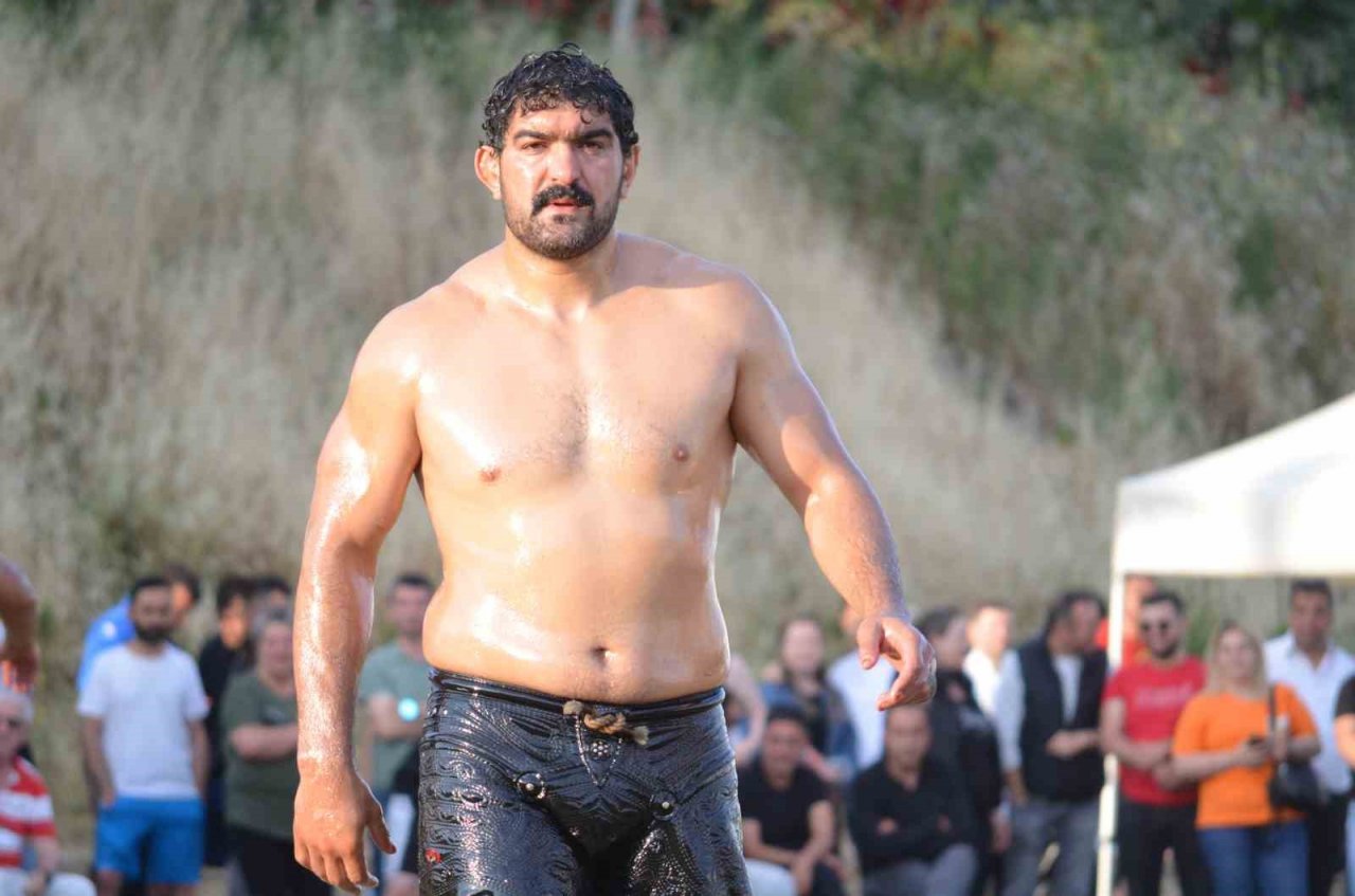 Hüseyin Pehlivan Yağlı Güreşleri’nin şampiyonu İsmail Koç oldu