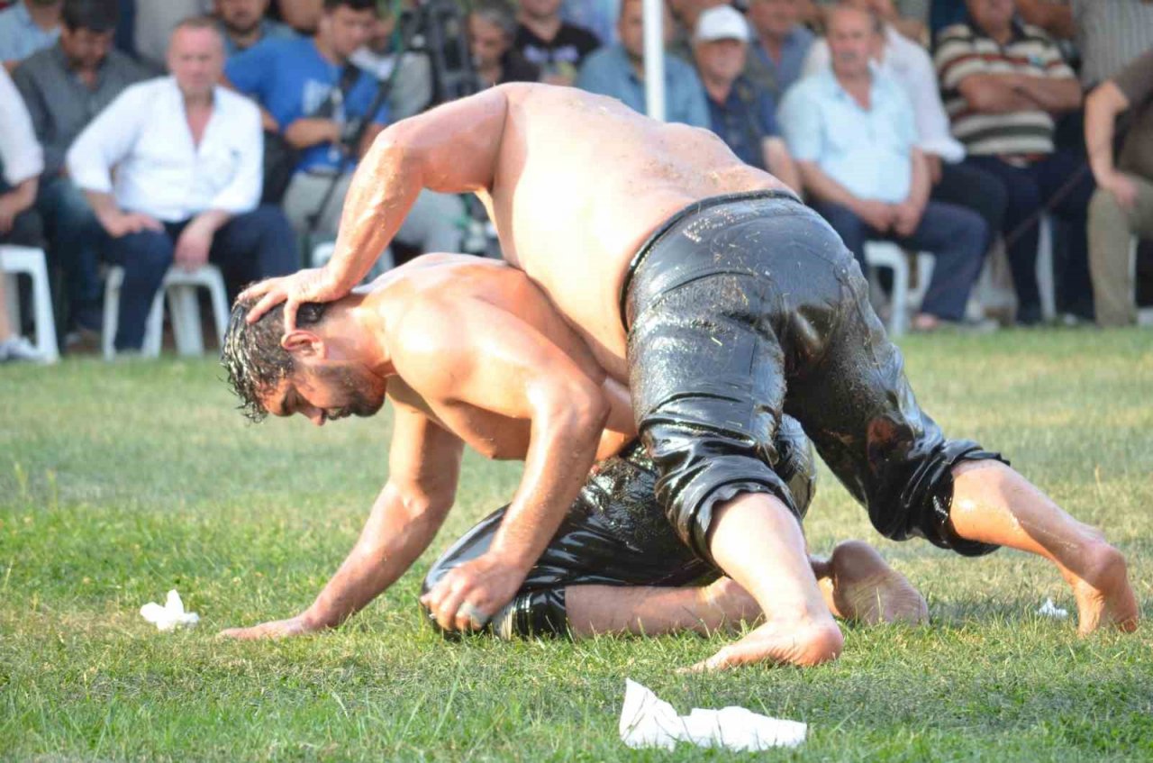 Hüseyin Pehlivan Yağlı Güreşleri’nin şampiyonu İsmail Koç oldu