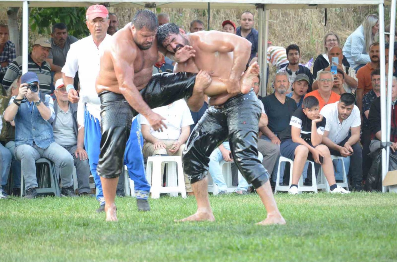 Hüseyin Pehlivan Yağlı Güreşleri’nin şampiyonu İsmail Koç oldu
