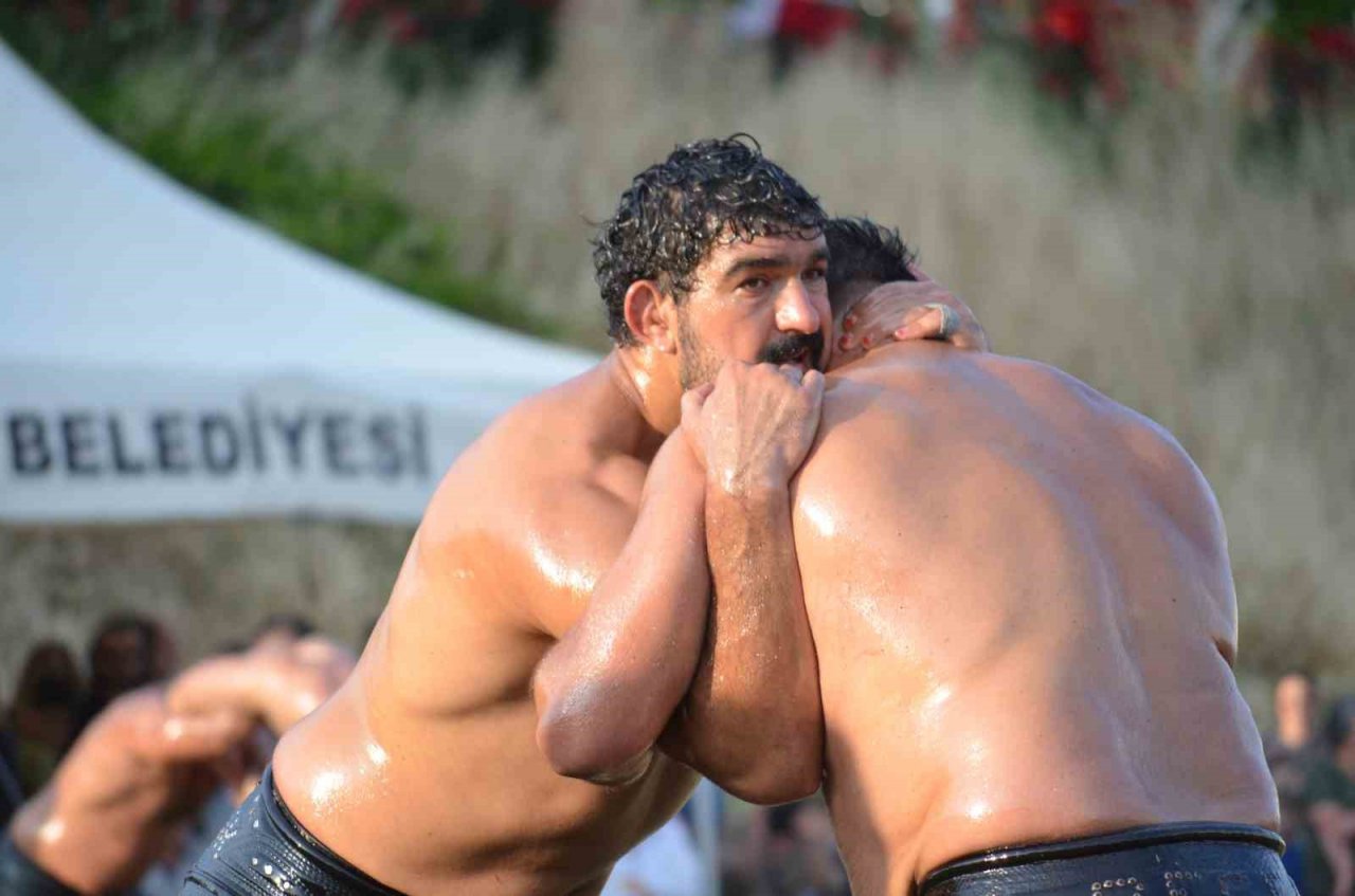 Hüseyin Pehlivan Yağlı Güreşleri’nin şampiyonu İsmail Koç oldu