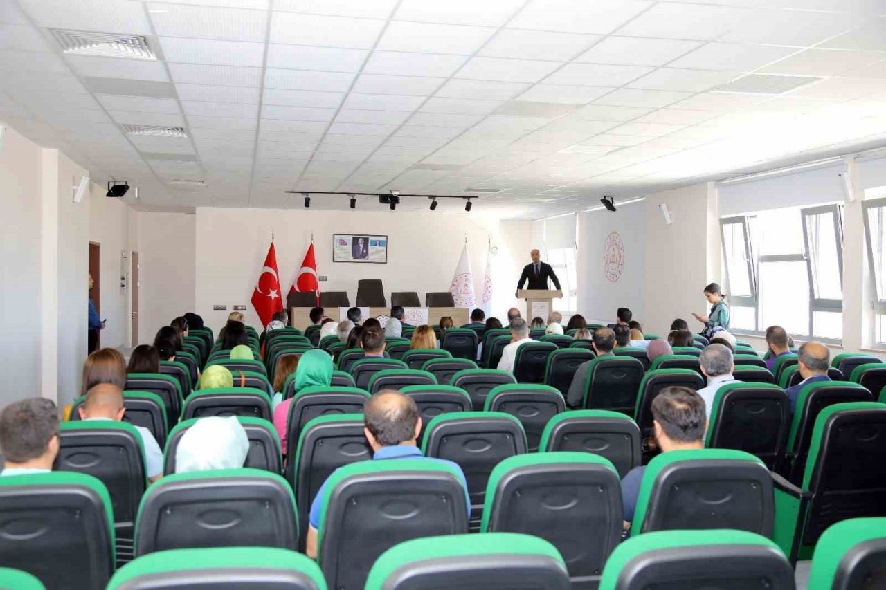 TOGÜ’de ingilizce öğrenim çalıştayı başladı