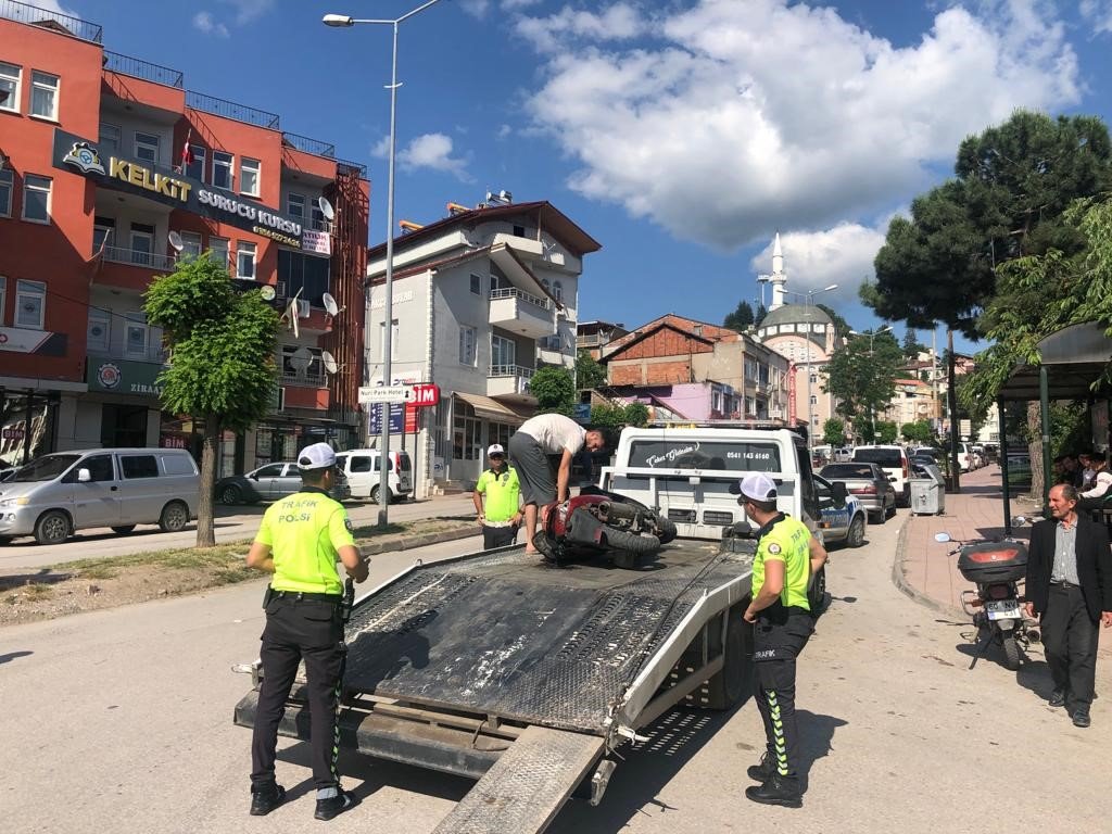 Tokat’ta trafik ekiplerinden motosiklet uygulaması