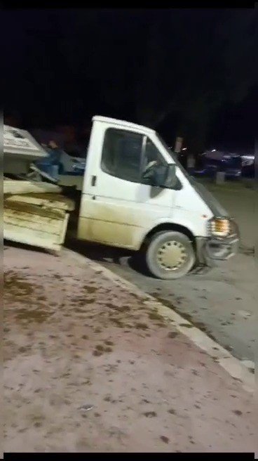 Kamyonet ve otomobil çarpıştı: 1’i çocuk 4 yaralı