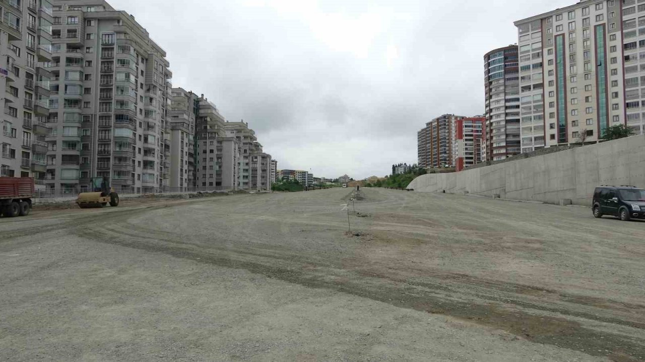 Türkiye’nin en maliyetli şehir içi yollarından Kanuni Bulvarı’nda çalışmalar hız kesmiyor