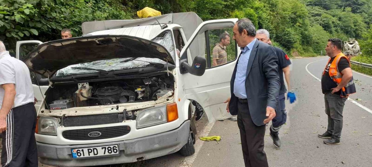 Trabzon’da araç köy yolundan karayoluna düştü: 3 yaralı