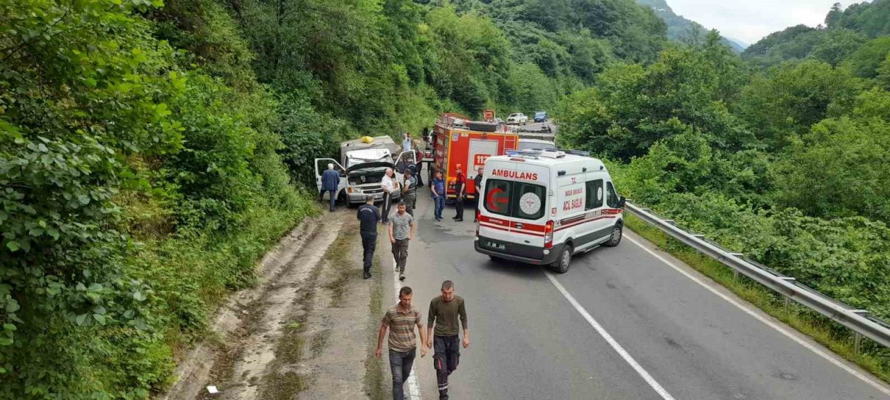 Trabzon’da araç köy yolundan karayoluna düştü: 3 yaralı