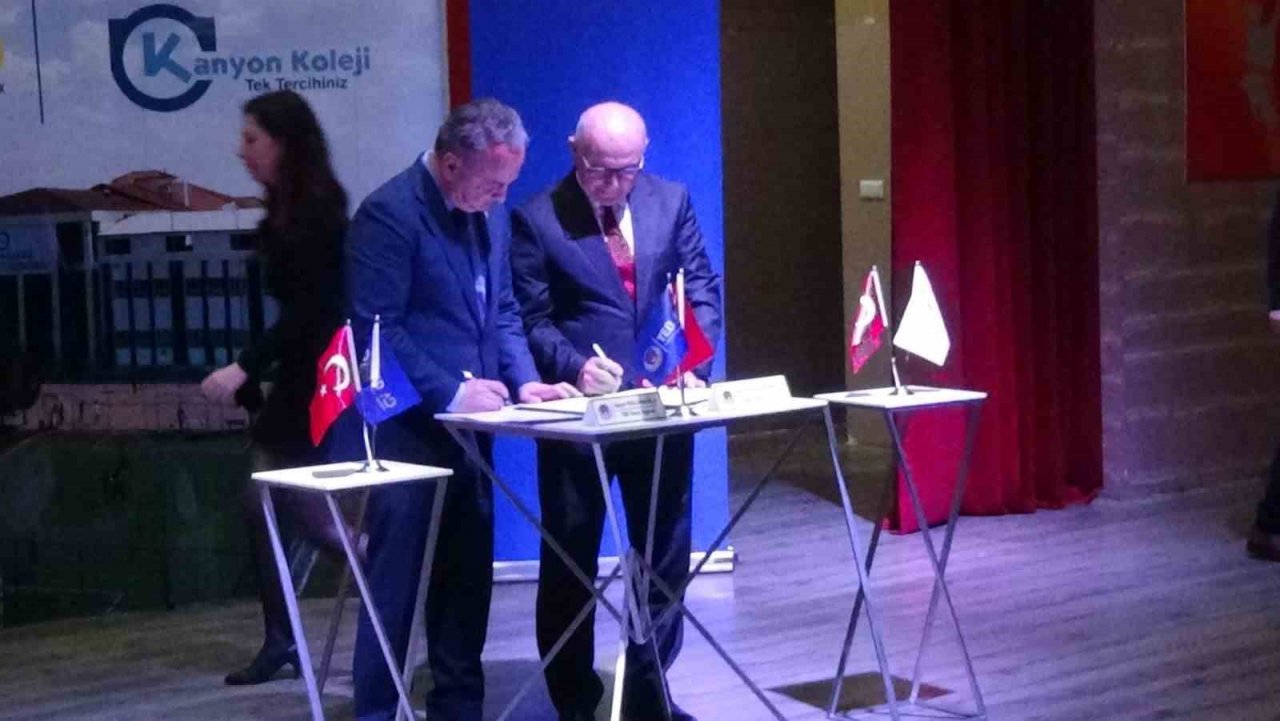 Türk Eğitim Derneği ile Uşak Kanyon Koleji arasında akreditasyon sözleşmesi imzalandı