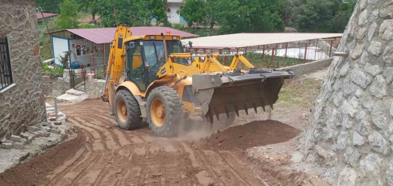 Nazilli Belediyesi Ketenova Mahallesi’nde yol çalışmalarına başladı