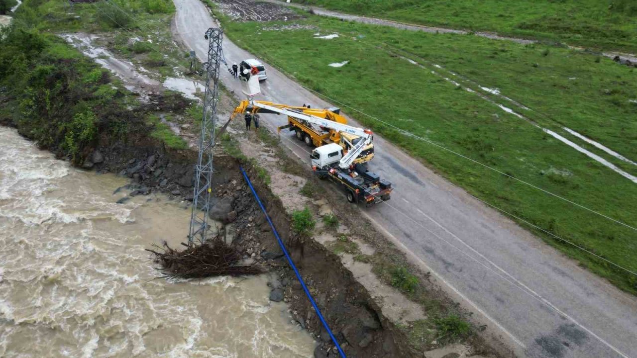 Orta Karadeniz’de sel afeti: Enerjisiz köy kalmadı
