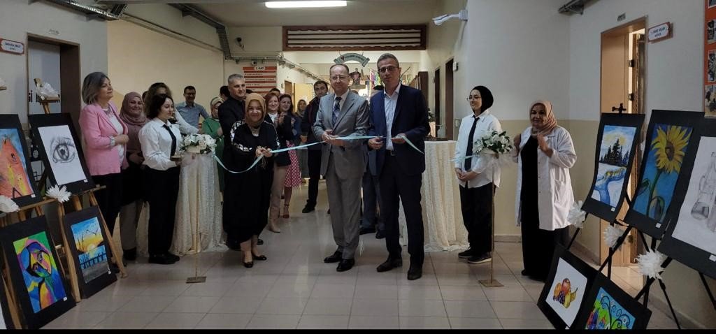 Geleceğin tasarımcıları eserlerini sergiledi